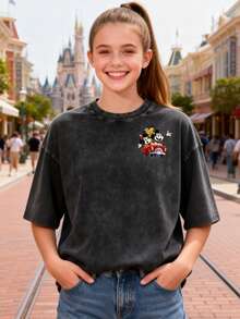 This Disney Women's T-Shirt Features A Creative Mickey Mouse And His Friends Letter And Cartoon Print. It's A Spring/Summer Style Crew Neck Retro Washed Cotton T-Shirt, Made Of Soft And Comfortable Pure Cotton Fabric, Suitable For Everyday Wear, Shopping, Travel, And Casual Occasions. It Also Makes A Wonderful Gift. - 黑色 - 查看 2