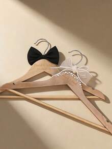Personalisierter Kleiderbügel, Brautkleid Kleiderbügel, kann mit Name und Datum Muster werden, zwei Brautkleid Stile erhältlich, Holz Anzugbügel, geeignet für Neuvermählte, Brautjungfern, Jahrestag, Valentinstag Geschenk, Casual Stil, Muttertag, Hochzeitsaccessoires, handgemachtes Satinband, Braut Erinnerungsstück - Verschiedenfarbig - Übersicht 3