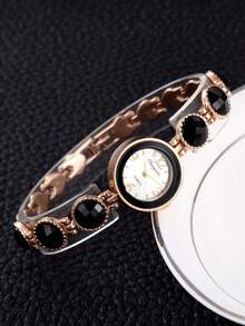 这款女士精致小巧的圆形表盘石英腕表，采用金属表带，尽显奢华时尚。黑色圆形装饰表带，适合日常佩戴、参加派对和正式场合。是生日、周年纪念日或圣诞节送给女性的理想礼物，也是腕表爱好者的心头好。这款女士正装腕表堪称完美之选。 - 玫瑰金 - 查看 7