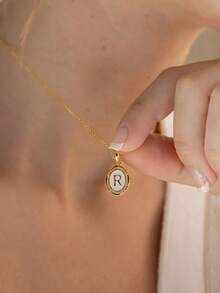 1入組優雅和多用途鍍金銅26英語字母吊墜項鍊合適適合女士在日常穿著 - 金黃色 - 查看 4