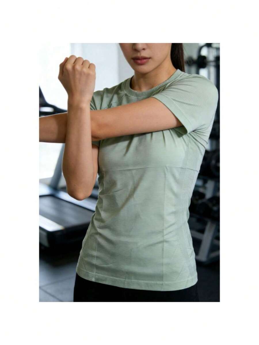 Women's Fitness Dry Fit Short Sleeve T-Shirt, Fitted For Gym And Workout - Cỏ xanh - Xem 1