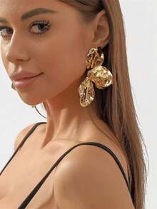 1 Pair Exaggerated Geometric Asymmetrical Pleated Half Butterfly Wing Gold Earrings, European And American Fashion Jewelry, Stainless Steel Gold Jewelry Suitable For Women's Casual Daily Wear - Fashion Trend - View 7