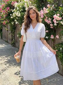 白色镂空蕾丝V领度假收腰刺绣迷你连衣裙 - 白色 - 查看 4