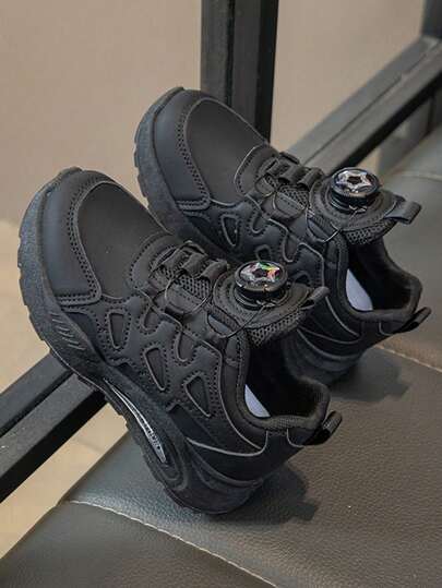 一双休闲运动鞋，PU鞋面，透气吸湿内衬，旋转鞋领方便穿脱，适合户外跑步、旅行、上学和日常穿着，四季皆宜