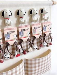 史努比针织发箍系列——包含多种可爱活泼的造型（充满活力、欢快），配有精美配饰，展现甜美风格和独特美感，清新亮丽，趣味十足，创意无限，适合收藏家、儿童、学生、年轻女孩和女性日常佩戴，也适合收藏展示和家居装饰。是馈赠女性的最佳选择。 - 彩色 - 查看 5