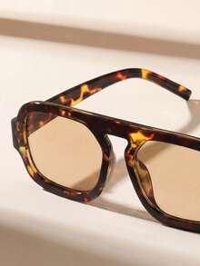 1 Pair Unisex Retro Leopard Print Square Fashion Glasses, Travel Accessory, Beach Decor Glasses, Beach Accessories, Women, Summer Beach Vacation, Outdoor, Travel Casual Style, Suitable For Outings, Back To School Season - Flower Frame Light Tea Leaf - View 3