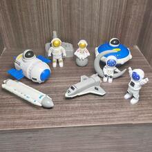 儿童太空主题套装,包括火箭发射器、可按压的空间站和UFO玩具车、宇航员人偶,适合作为男孩的生日礼物 - 白色 - 查看 2