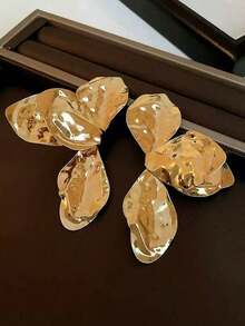 1 Pair Exaggerated Geometric Asymmetrical Pleated Half Butterfly Wing Gold Earrings, European And American Fashion Jewelry, Stainless Steel Gold Jewelry Suitable For Women's Casual Daily Wear - Fashion Trend - View 5