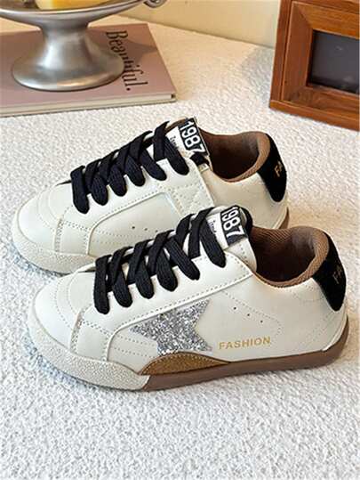 儿童闪光PU皮革星形图案透气平底鞋，儿童防滑休闲运动鞋，适合户外、旅行、上学、篮球等多种场合，四季皆宜。