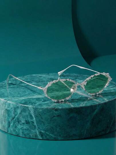 Moemton Gafas de fiesta y festival de lujo con montura de metal plateado, lentes de cristal ovalados y verdes con efecto de ojo de gato brillante, para mujeres