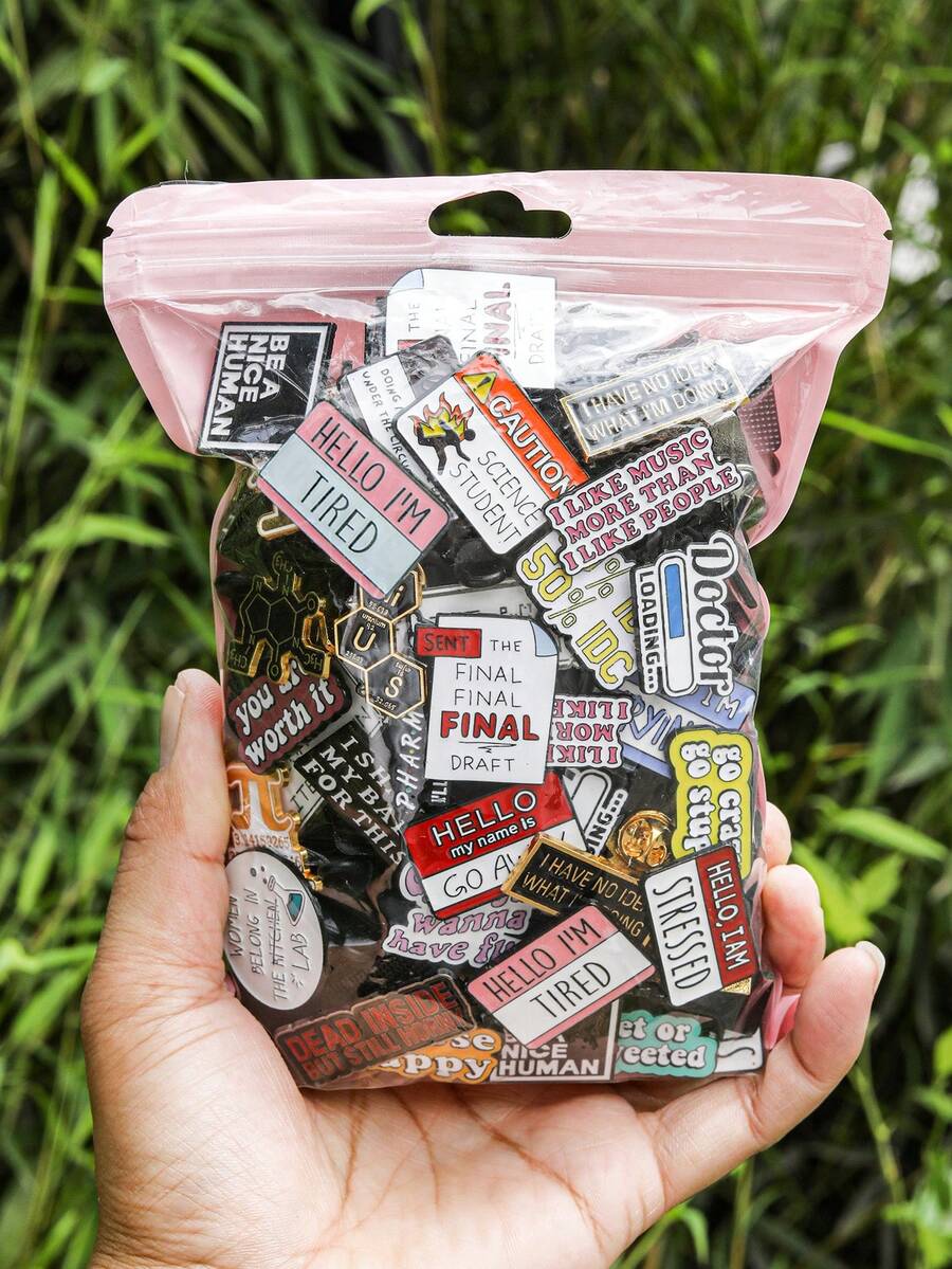 [Bộ 5/10/15/20/30/40/50 chiếc ghim cài áo chữ cái ngẫu nhiên (không trùng kiểu), ghim cài áo bằng hợp kim kim loại sáng tạo, nhiều kiểu dáng, họa tiết, mẫu mã, chữ cái, phù hợp cho nhiều dịp, càng nhiều càng nhiều kiểu dáng đa dạng, dùng để trang trí giày dép, túi xách, quần áo, món quà tuyệt vời cho người lớn và trẻ em]