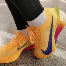 Under Armour 男士 VAPORFLY NEXT% 马拉松跑步训练鞋 - 橘色 - 查看 4