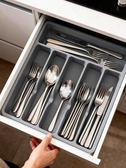 1个可调节银色餐具收纳盒，可伸缩塑料抽屉分隔板，适用于厨房和餐厅收纳，厨房抽屉分隔餐具整理盒，家用橱柜内置隔板筷子餐具架，厨房用品收纳，厨房橱柜筷子餐具整理盒，刀叉勺子分隔托盘