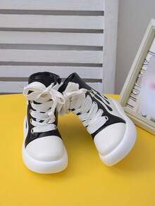 1双黑白火焰图案中筒靴，防滑耐磨，拉链闭合，时尚儿童日常鞋 - 黑色 - 查看 4