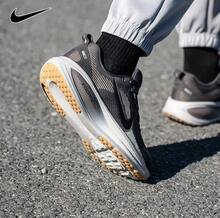 Under Armour 男士 VOMERO 18 运动公路训练跑鞋 - 深灰色 - 查看 12