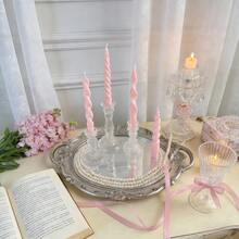 2支粉色长柄香氛蜡烛（不含烛台），直径0.78英寸，螺旋、扭曲和条纹设计，尖头造型。这些无烟大豆蜡烛非常适合装饰家居、卧室、节日、派对以及作为摄影道具。它们可以营造浪漫氛围，是婚礼装饰、结婚礼物、女士礼物和纪念品的理想之选。 - 2pcs - 查看 2