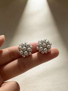 这款花卉袖扣散发着时尚与精致的气息。衬衫纽扣是女士聚会的轻奢配饰，也是馈赠女性的完美礼物，更是日常节日派对的理想之选。 - 彩色 - 查看 4