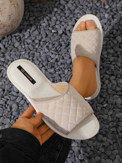 新款夏季男士菱形图案凉鞋，简约白色拖鞋，软底防滑室内外通用人字拖