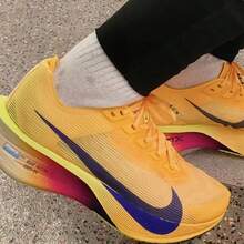 Under Armour 男士 VAPORFLY NEXT% 马拉松跑步训练鞋 - 橘色 - 查看 3