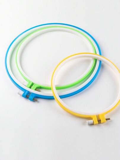 1 khung thêu tròn bằng nhựa nhiều màu sắc, có các tùy chọn kích thước 9cm/12.5cm/16.5cm/20cm/24.5cm, có thể điều chỉnh độ căng, dễ dàng lắp đặt, thích hợp cho trang trí, thủ công mỹ nghệ, DIY, khung ảnh, trưng bày cửa sổ, thêu chữ thập, thêu.