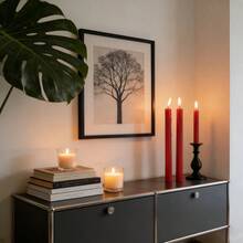 2支/4支装，尺寸为0.78*9.87英寸，红色尖头齿轮形长蜡烛。这些无烟大豆蜡烛是完美的家居装饰、卧室装饰、节日装饰、派对装饰和摄影道具。它们能营造浪漫氛围，非常适合婚礼装饰、婚礼礼物、女士礼物和纪念品。 - 紅色 - 查看 5