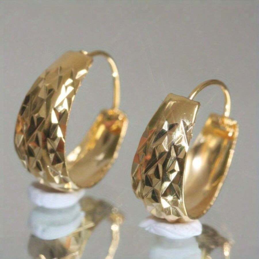 Shiny Cut-Out Round Gold Earrings - Gold - View 1