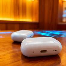 Tai nghe Bluetooth không dây TWS với tính năng khử tiếng ồn chủ động và âm thanh nổi Hi-Fi, đi kèm hộp sạc không dây, thiết kế chống nước, thời lượng pin dài, phù hợp cho du lịch, tập luyện, phòng gym và sử dụng hàng ngày. - trắng - Xem 4