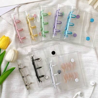 1 cuốn bìa đựng tài liệu ba vòng trong suốt màu kẹo ngọt khổ A8, có kẹp giấy đôi, giấy trong suốt thay thế được, làm từ chất liệu PP, kích thước nhỏ gọn nhưng dung lượng lớn, tiện lợi mang theo, thích hợp để làm sách dán sticker, nhật ký hoặc lưu trữ ảnh thần tượng, thiệp, vật dụng nhỏ.