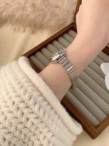 1件复古银色不锈钢方形表盘女士腕表，时尚简约优雅奢华小巧石英女士腕表，适合日常佩戴、派对及其他场合。 - 銀色 - 查看 4