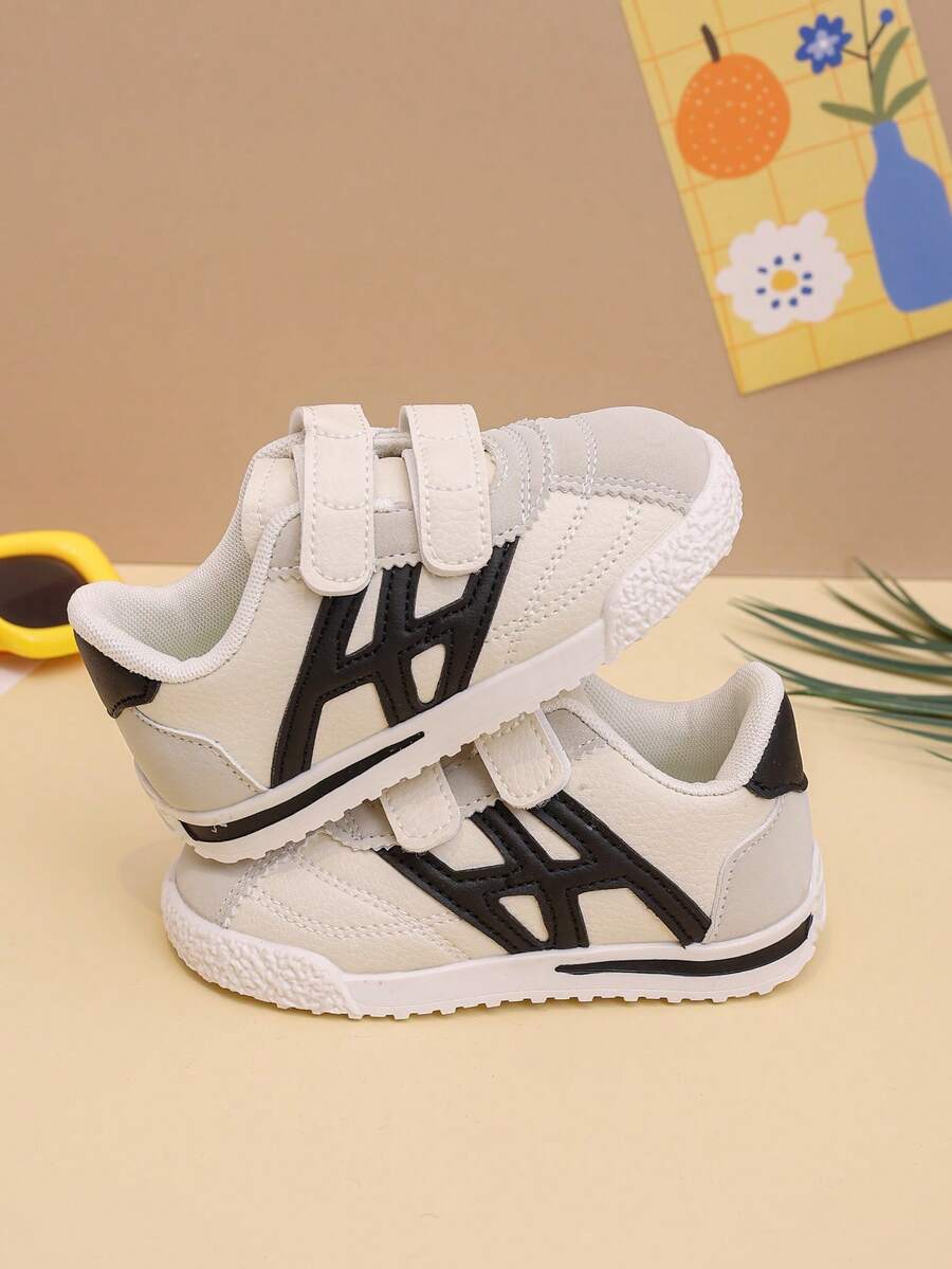 1 Pair Unisex New Minimalist Design Low-Top Flat Soft Bottom Non-Slip Casual Sneakers, Fashion Versatile Children Walking Shoes Suitable For All Seasons - Black - View 1