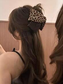 Retro Fashionable Leopard Print Patchwork Triangle Hair Clip, Elegant Versatile Hairpiece - Brown - View 3