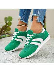 Ladies' Lightweight Retro Casual Sports Shoes - New Design For Spring And Summer 2026. White With Green And Red Accents. Round Toe Synthetic Microfiber Leather. EVA/PVC Cushioned Sole. Comfortable For All Seasons. Suitable For Running And Casual Outfits. Women's Sports Shoes, Versatile Footwear, Simple And Stylish Shoe Style, Fabric Lining. - 綠色 - 查看 4