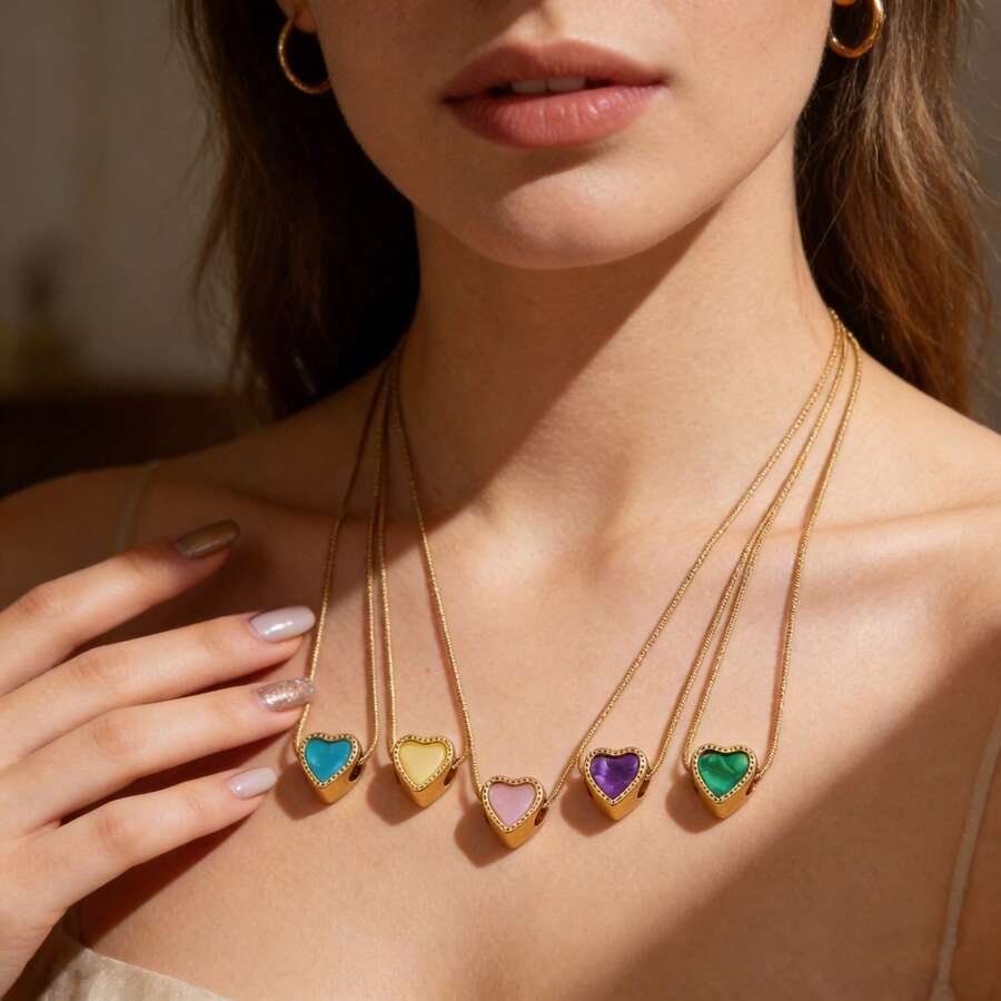 Dây chuyền mặt hình trái tim vàng tối giản | Vòng cổ choker chống nước bằng thép không gỉ | Trang sức nhỏ nhắn, nhiều màu sắc dành cho nữ - Vàng - Xem 1