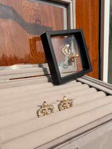 2只镶满水钻的时尚精致女士耳环，珍珠镶嵌，四季皆宜，附防氧化包装盒 - 金色 - 查看 2