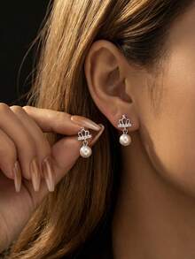 一对皇冠珍珠耳环，迷你皇冠珍珠细节，优雅耳环，配饰 - 皇冠珍珠耳釘 - 查看 4