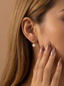 一对皇冠珍珠耳环，迷你皇冠珍珠细节，优雅耳环，配饰 - 皇冠珍珠耳釘 - 查看 5