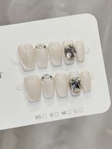 10片手工方形亚克力按压式美甲片，中号，柔和白色，玻璃珠闪亮猫眼，镶嵌大颗水钻，可爱简约又不失个性优雅，适合冬季、秋季、情人节、派对、日常、约会、海滩、热带度假等场合，DIY美甲，适合女性和女孩作为礼物，美甲用品。 - 白色 - 查看 1