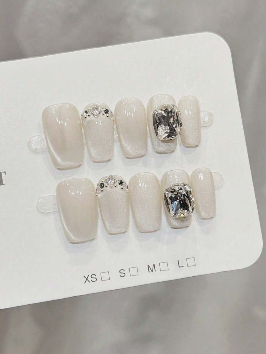 10片手工方形亚克力按压式美甲片，中号，柔和白色，玻璃珠闪亮猫眼，镶嵌大颗水钻，可爱简约又不失个性优雅，适合冬季、秋季、情人节、派对、日常、约会、海滩、热带度假等场合，DIY美甲，适合女性和女孩作为礼物，美甲用品。 - 白色 - 查看 1