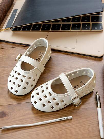 1 par de zapatos de cuero cómodos y con diseño calado para niñas, nuevos modelos de primavera/verano para niños pequeños, con suela transpirable y suave, adecuados para uso al aire libre, fiestas, uso diario y vacaciones