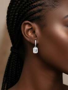 一对女士结婚耳环，4.4克925纯银吊坠长方形耳环，镶嵌1克拉*2颗莫桑石，奢华波西米亚宫廷风格，适合订婚、结婚纪念日、情人节等场合，附赠莫桑石证书和精美礼盒。 - 銀色 - 查看 3