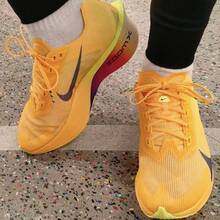 Under Armour 男士 VAPORFLY NEXT% 马拉松跑步训练鞋 - 橘色 - 查看 5