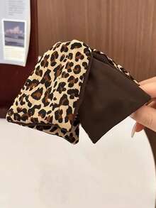 Retro Fashionable Leopard Print Patchwork Triangle Hair Clip, Elegant Versatile Hairpiece - Brown - View 1
