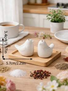 2件套白色小鸟造型陶瓷盐瓶和胡椒瓶，纹理釉面，礼盒包装，适用于厨房、餐厅、派对、乔迁、情人节、生日等场合的礼物 - 白色 - 查看 3