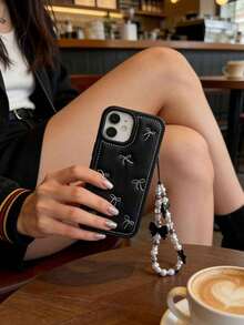1件黑色皮革17、17 Pro Max韩版ins风刺绣领结，包含领结、心形吊坠、圆珠笔和手工腕带链，适合多种场合，兼容17 Pro/16 Pro Max/16/16 Pro/16 Plus/15/15 Pro Max/15 Pro/15 Plus/11/12/13/14/14 Pro Max/14 Pro/13 Pro Max，柔软奢华，全包覆式设计。 - 黑色 - 查看 5