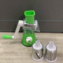 1 cái Máy thái rau củ đa năng có tay cầm, có thể thái, bào rau củ, trái cây, hành tây, cà rốt, khoai tây, kèm hộp đựng; Máy bào phô mai xoay, máy cắt phô mai thủ công, thích hợp cho phô mai tươi, rau củ, các loại hạt; Đế hút chống trượt. Máy thái rau củ thủ công đa năng, máy thái, bào, cắt rau củ thủ công dùng trong nhà bếp, dụng cụ nhà bếp, màu đen/xanh lá cây/đỏ/trắng/xanh dương. - Nhiều màu - Xem 12