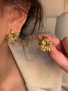 3-9 Pairs Vintage Gold-Plated Earring Set: Includes Textured Teardrop, Smooth C-Hoops, 3D Floral, And Ginkgo Leaf Designs To Meet All Wearing Occasions From Commute To Date Night To Party - Gold - View 8