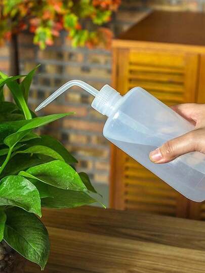 1个弯口挤压瓶，用于浇灌植物和多肉植物，喷雾瓶可用于浇水和清洁，也可用于浇灌花卉和植物。