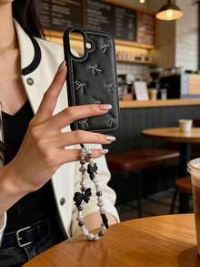 1件黑色皮革17、17 Pro Max韩版ins风刺绣领结，包含领结、心形吊坠、圆珠笔和手工腕带链，适合多种场合，兼容17 Pro/16 Pro Max/16/16 Pro/16 Plus/15/15 Pro Max/15 Pro/15 Plus/11/12/13/14/14 Pro Max/14 Pro/13 Pro Max，柔软奢华，全包覆式设计。 - 黑色 - 查看 4