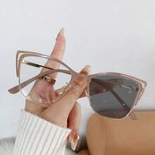 1 Cặp kính gọng kim loại hình bầu dục, unisex, có tròng kính đổi màu - Tròng kính trong suốt, gọng kim loại nửa vành - Giảm mỏi mắt do sử dụng máy tính, tivi, điện thoại và chơi game, cũng có thể dùng làm kính trang trí. - Khung vàng tím - Xem 17