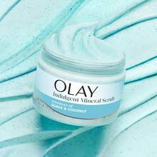 Olay Body Indulgent Mineral Scrub, Skin Exfoliating & Massaging Pearls, Nourishing Soft & Gentle Formula, Renewing BHA, Vitamin B3 Complex, Luxurious Fragrances, Coconut & Guava Scent, 11 Oz - 椰子和番石榴 - 查看 6